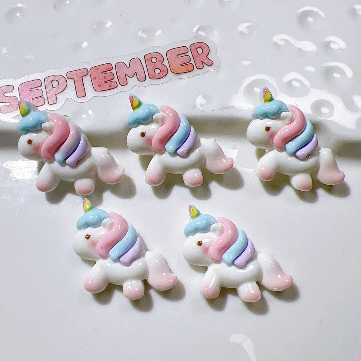 10 Accessoires en Résine Licorne | Cabochons Plats Arc - en - Ciel - DIY, Bijoux, Décoration - RukaCraft